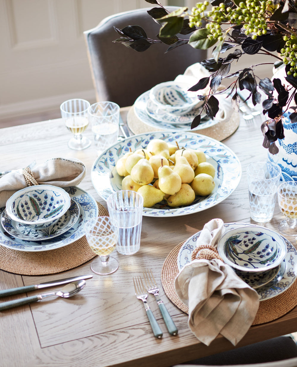 How to Master the Art of Tablescaping