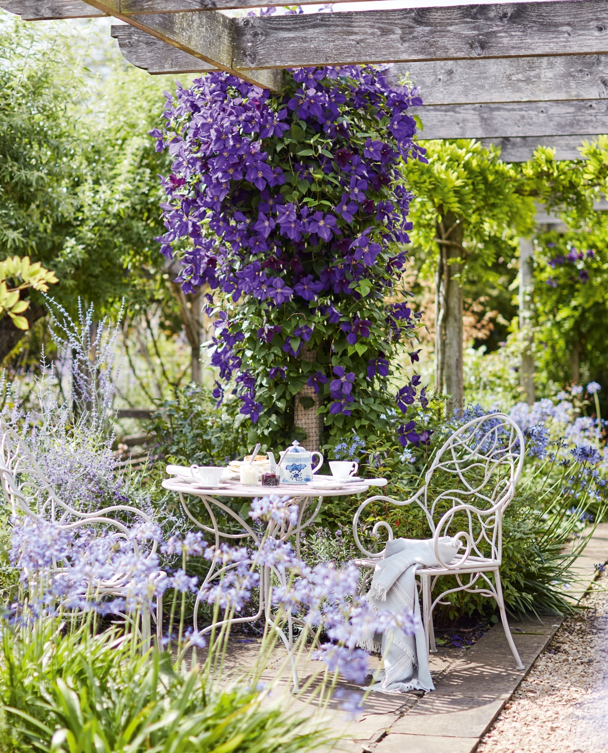How to Decorate Your Garden for the Summer