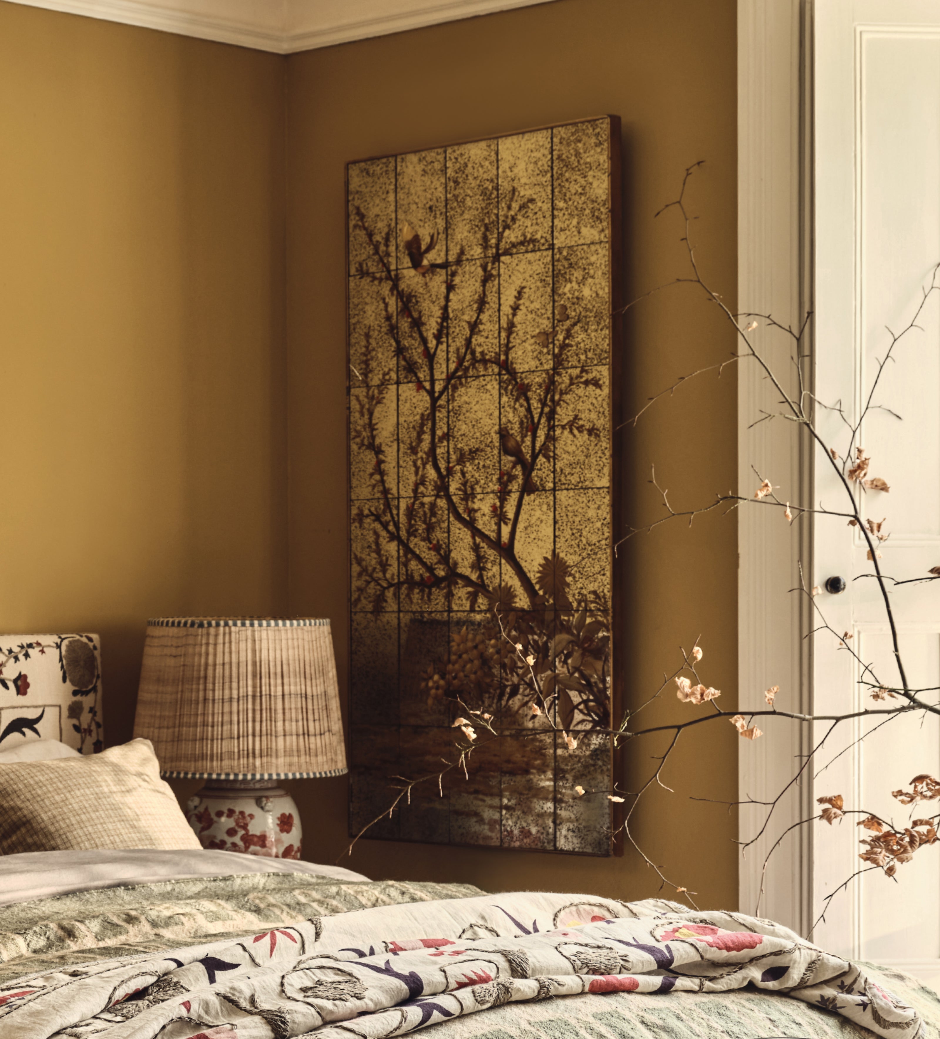 Laurelin Mirrored Wall Art - Antique Gold
