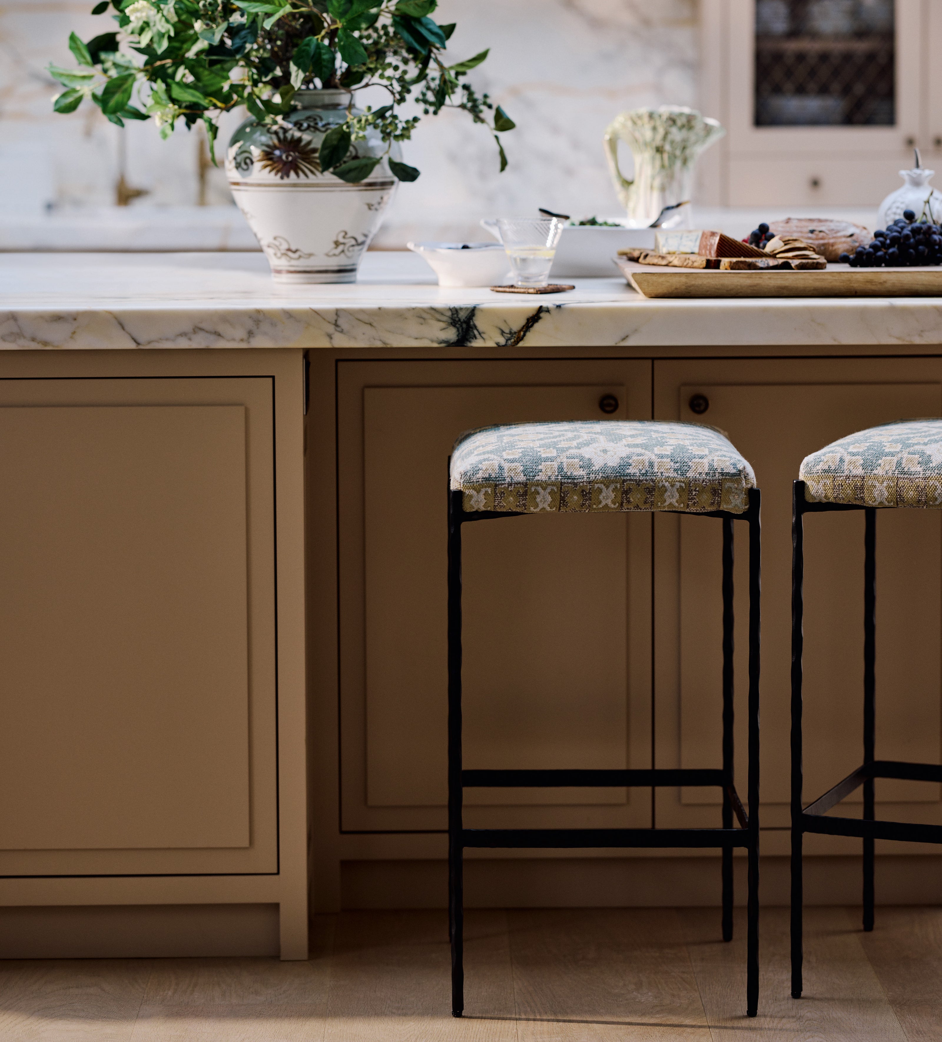 Abellona Bar Stool - Kirmani Green