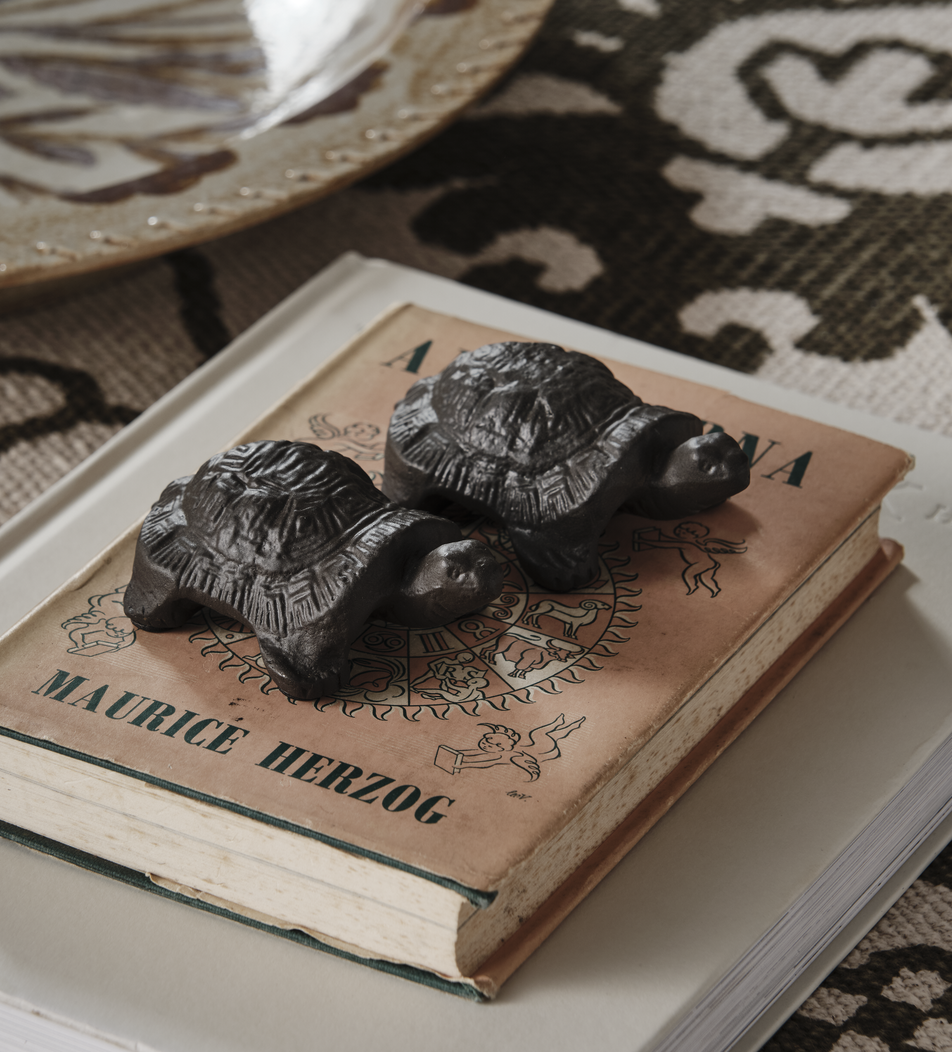 Chelona Tortoises Pair - Antique Grey