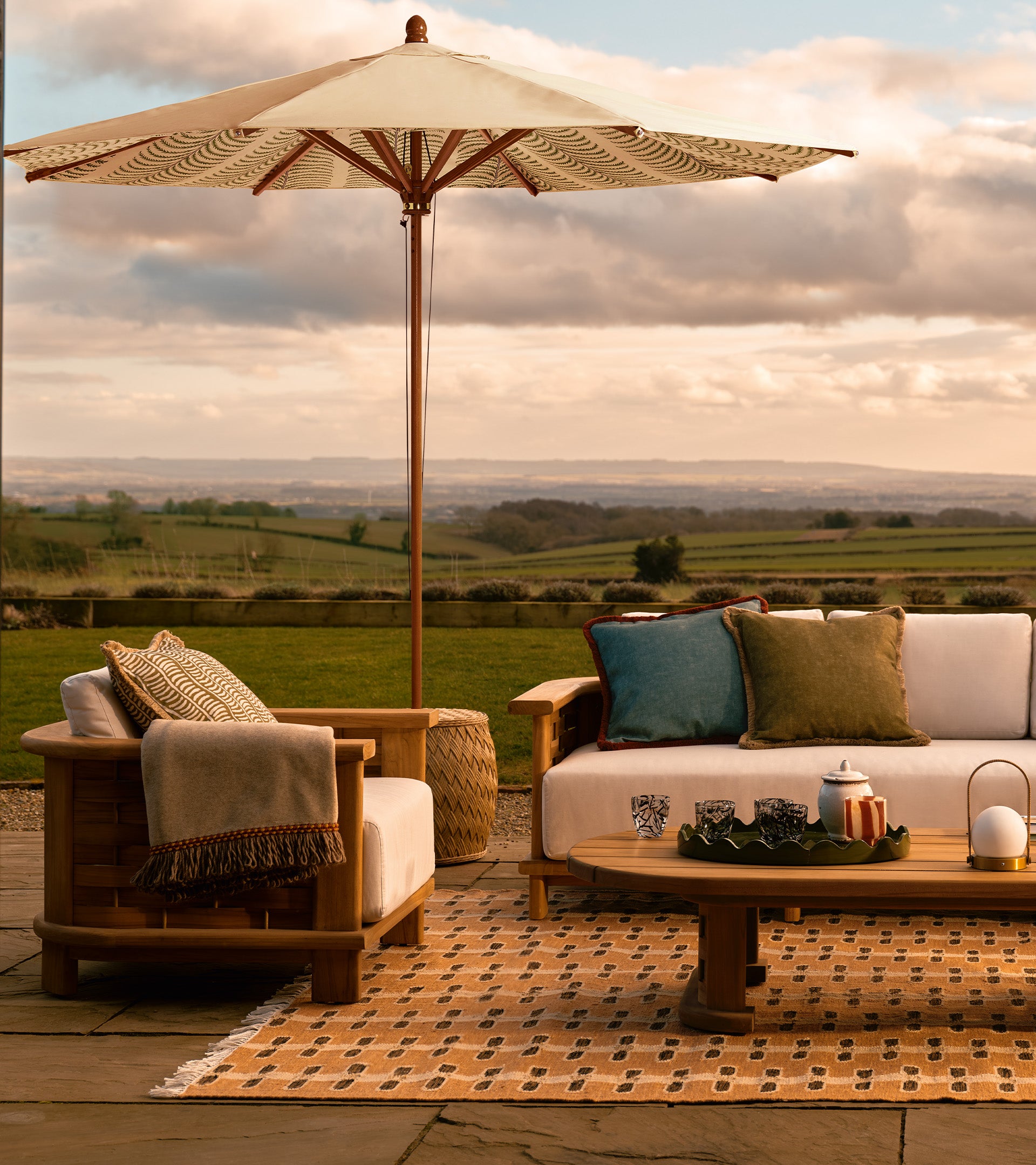 Hanway Areca Garden Parasol - Putting Green