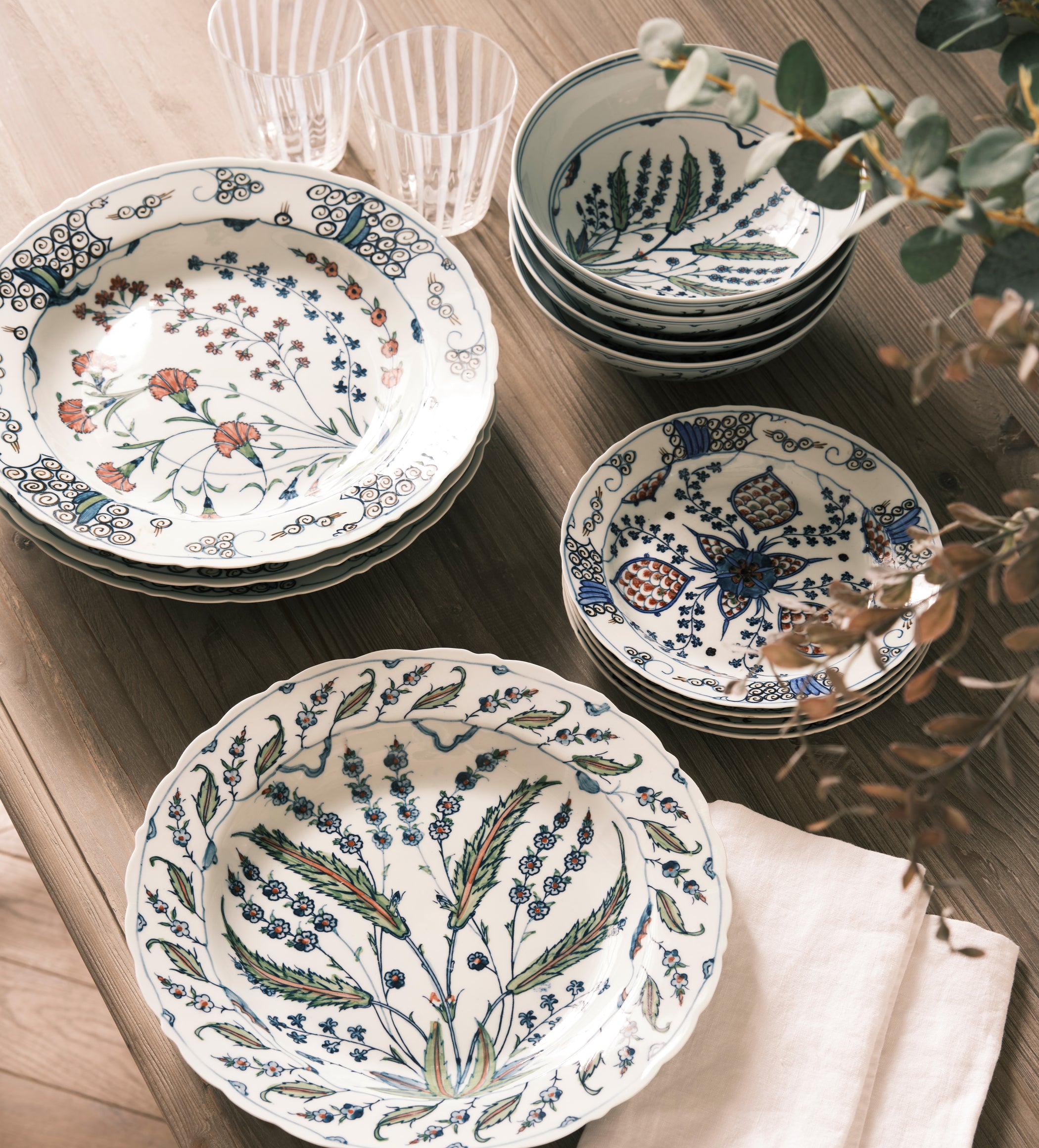 Isphahan Large Dinnerware Set – Set of Twelve