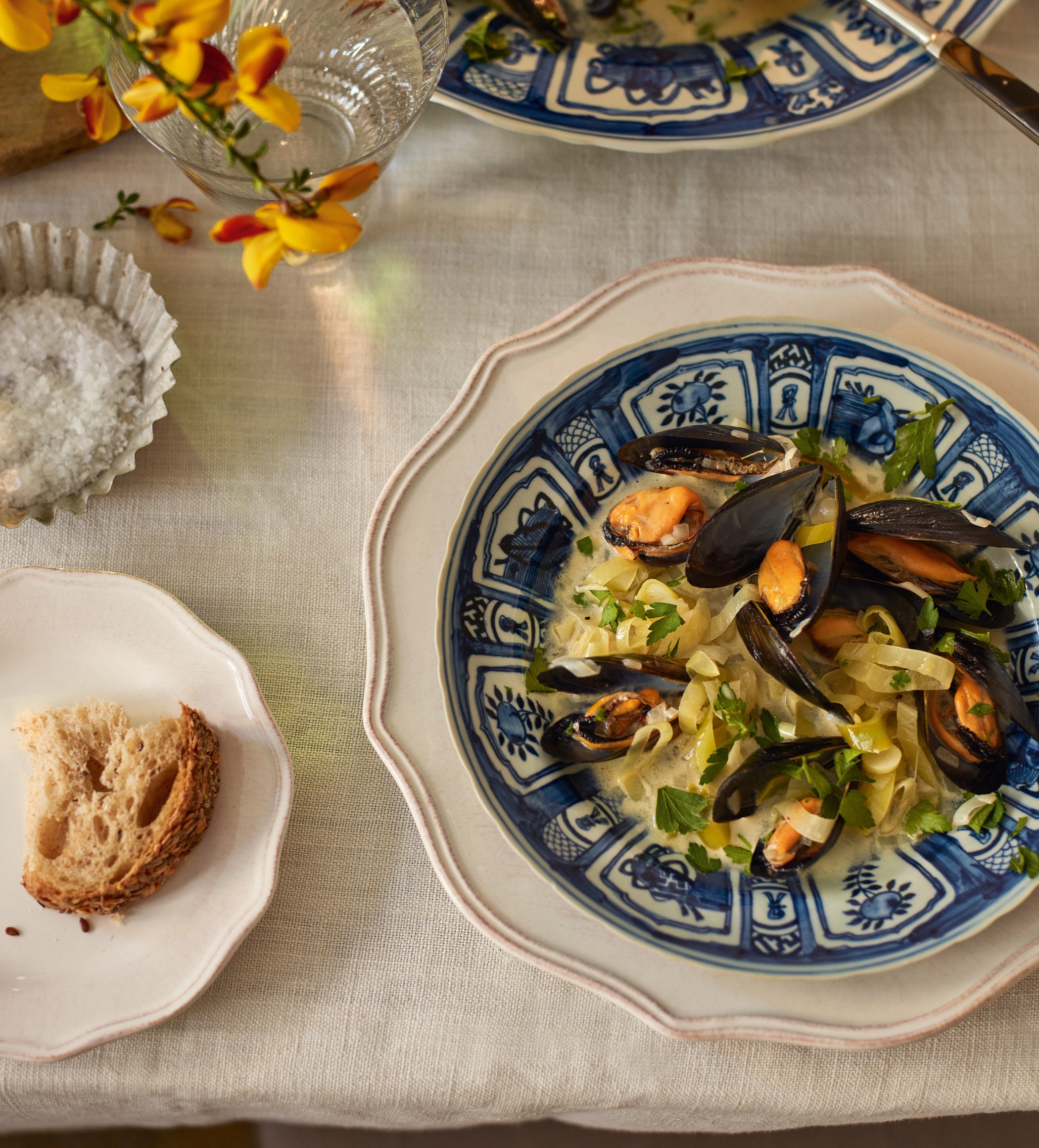 Kraak Dinner Plate - Blue/White