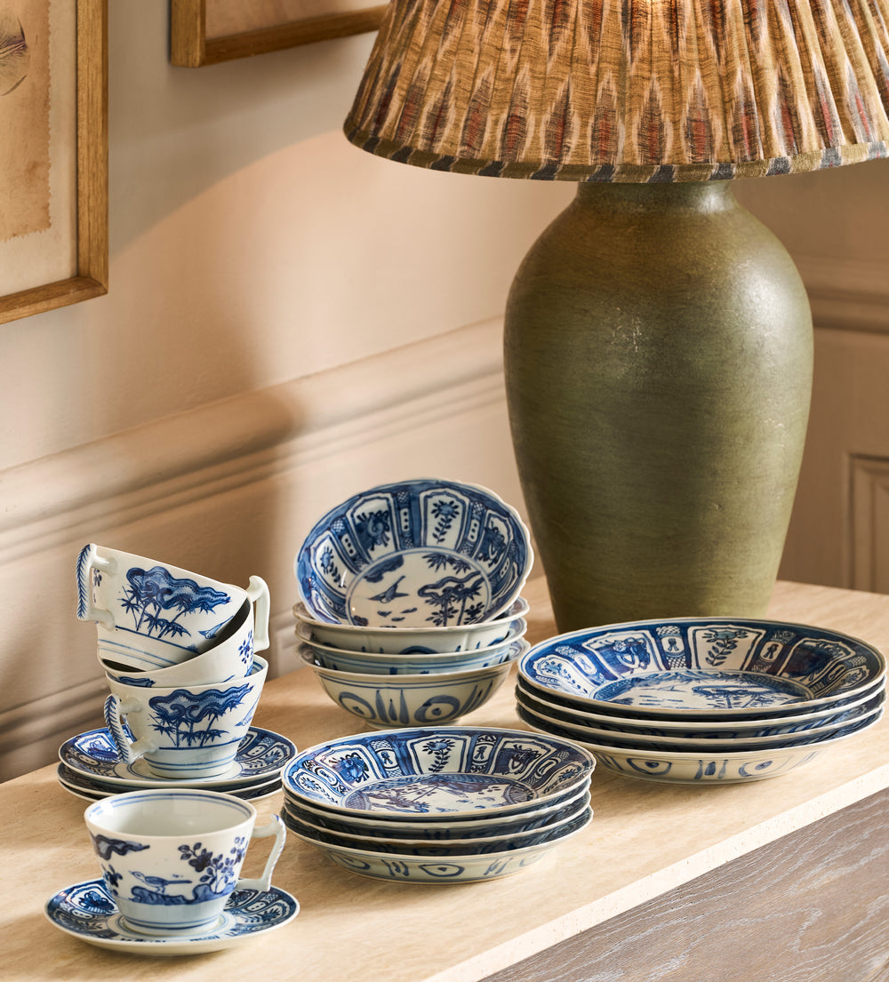 Kraak Dinnerware Set – Set of Sixteen