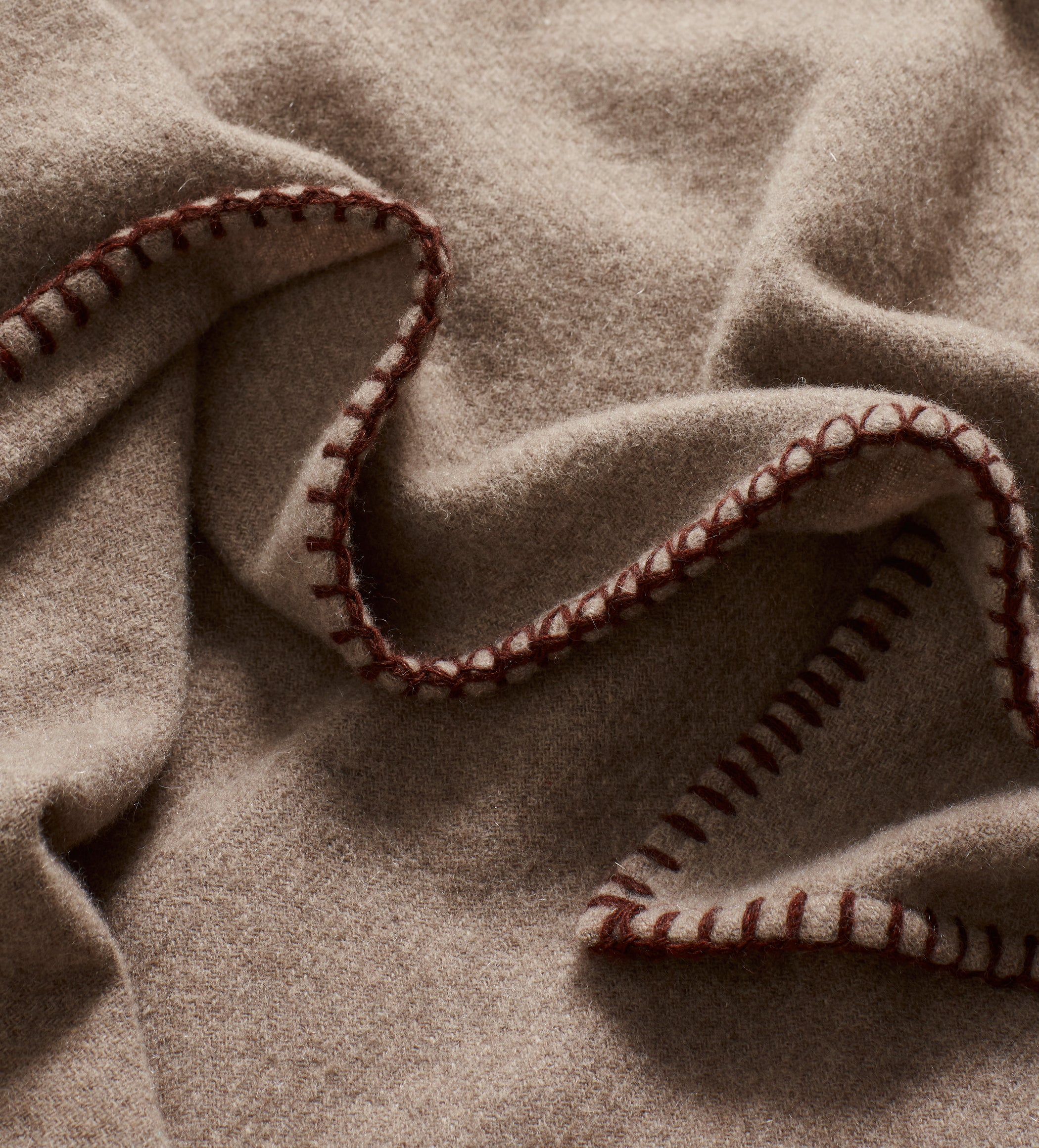 Mireia Throw - Red