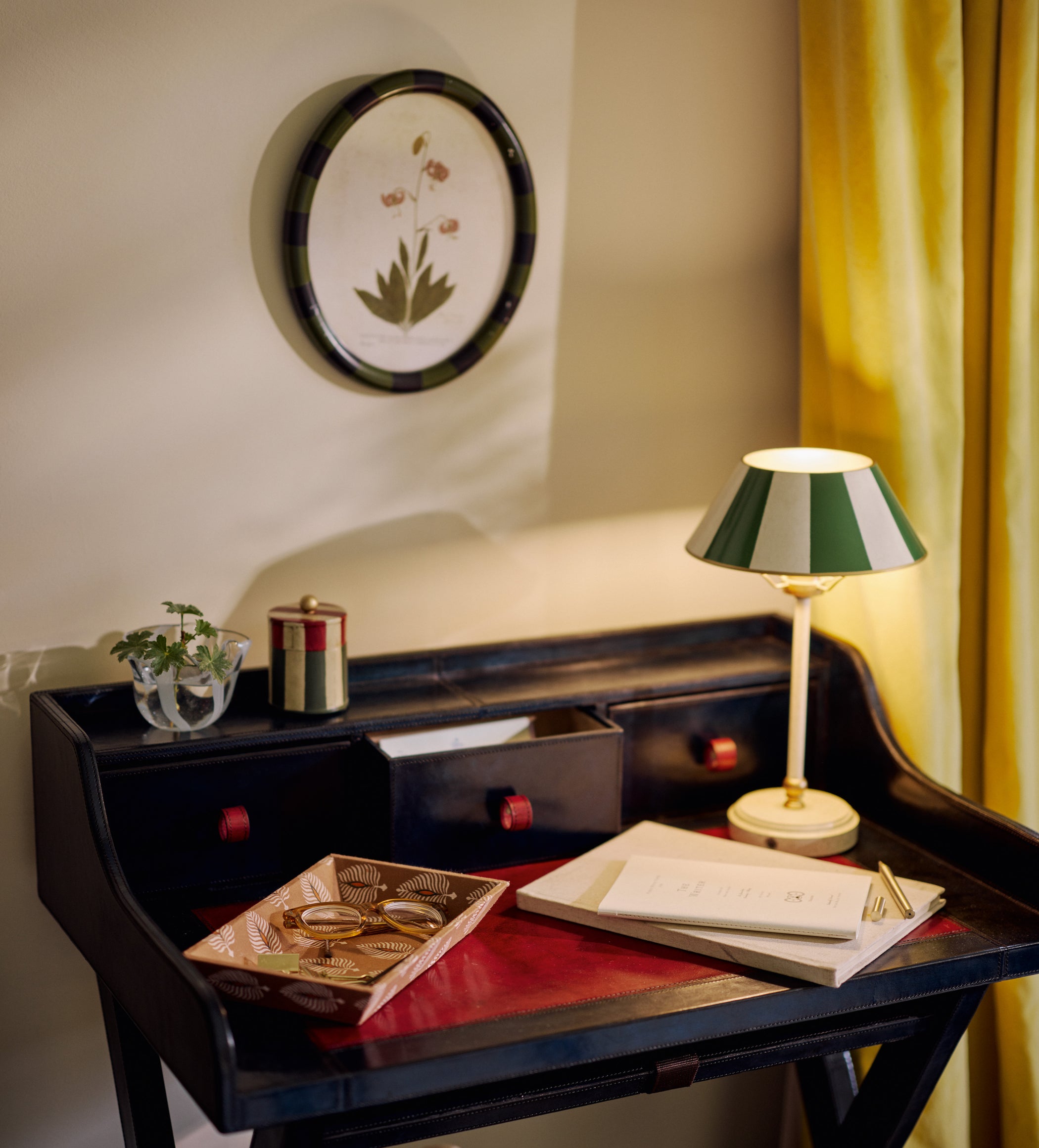 Purdy Wireless Table Lamp Base - Putting Green