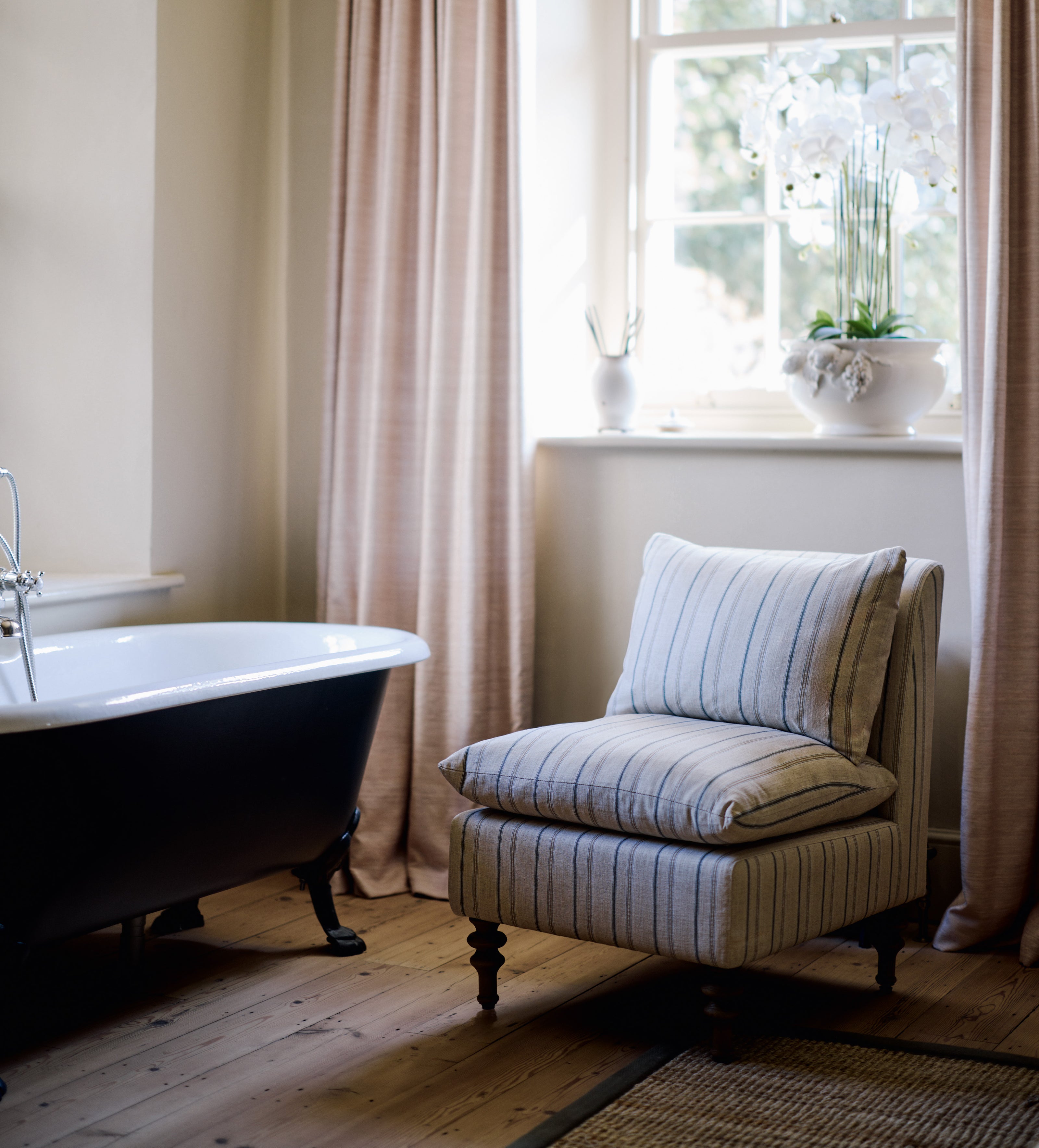 Rosina Hedley Linen Slipper Chair - Natural