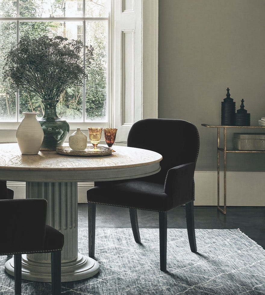 Choosing the best dining table shape for your room