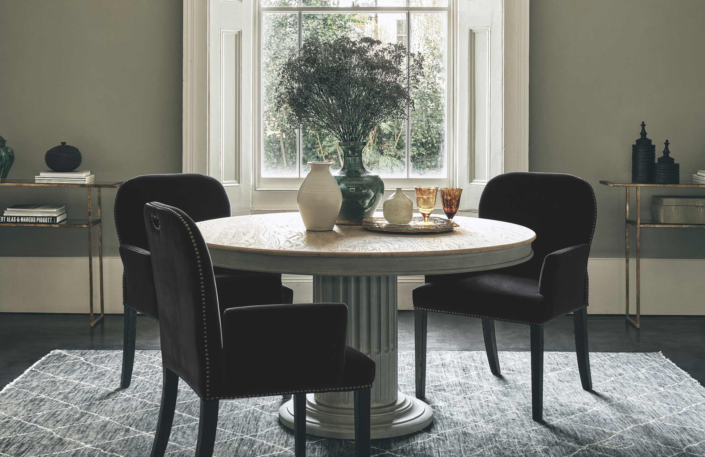 Choosing the best dining table shape for your room