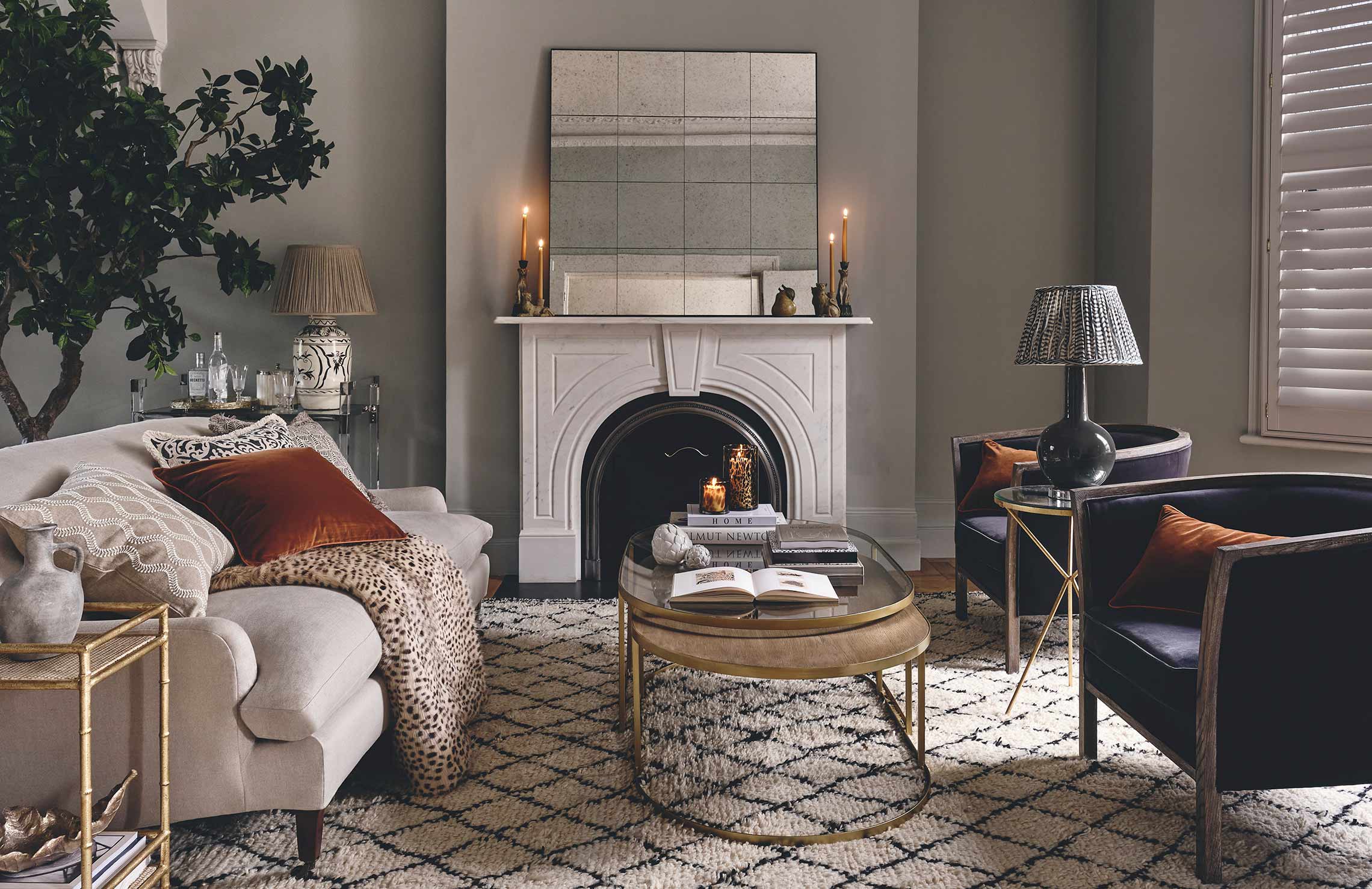 Expert Guide: Accent Armchairs as Bedroom Decor Statement Pieces 2 Expert Guide: Accent Armchairs as Bedroom Decor Statement Pieces
