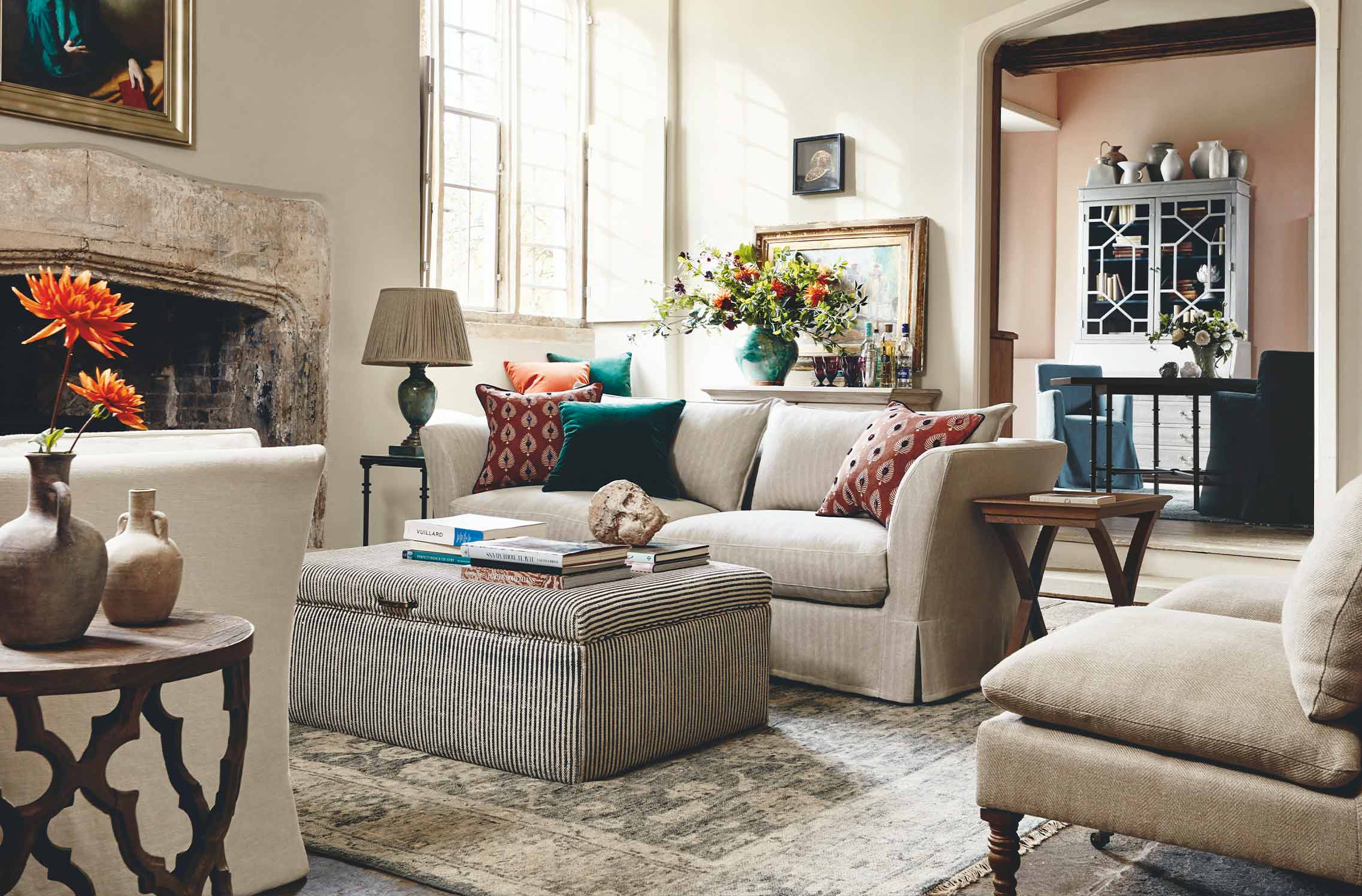 Your Guide to Styling Sofa Throw Pillows