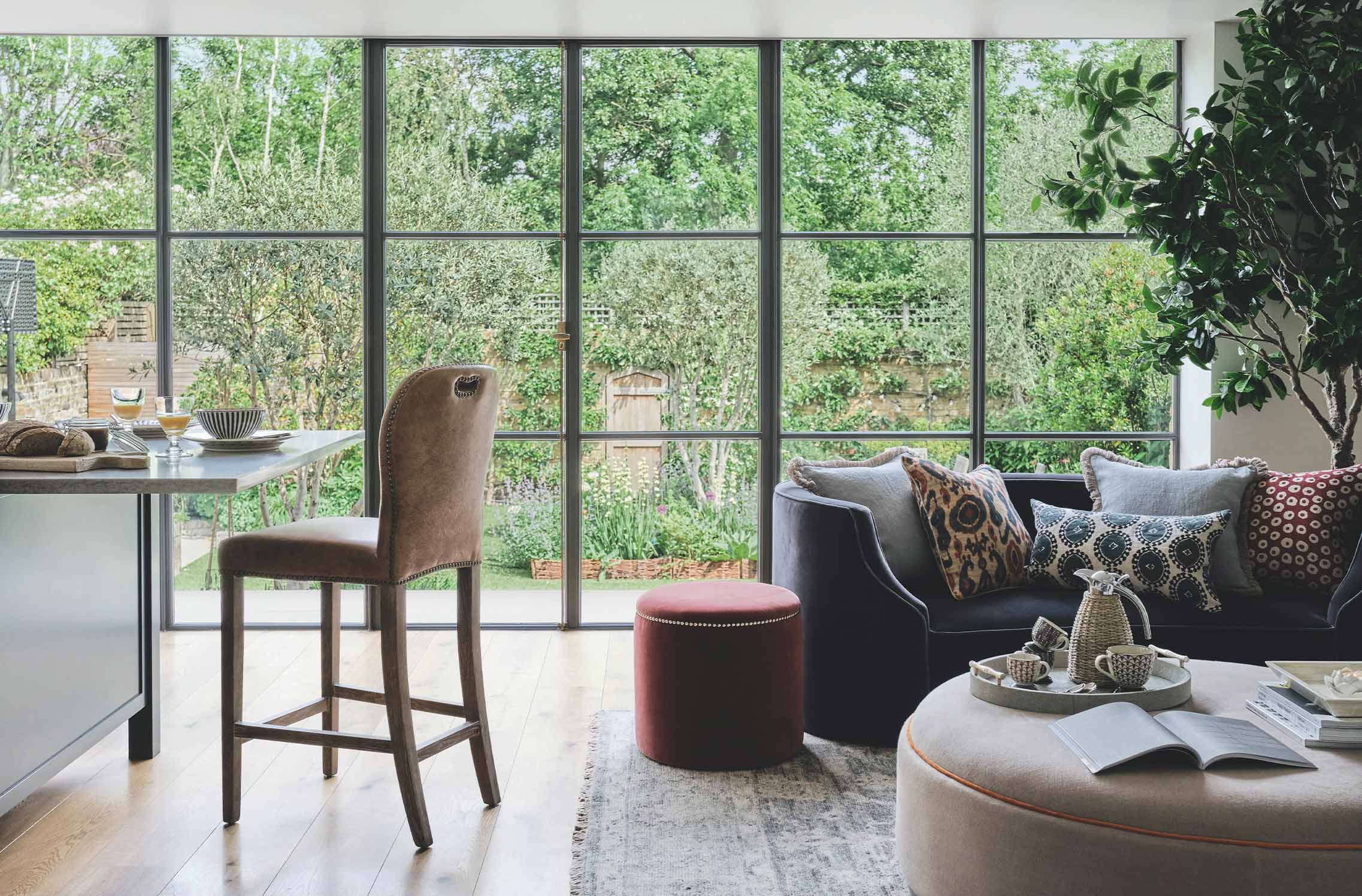 Lounge sitting area deals