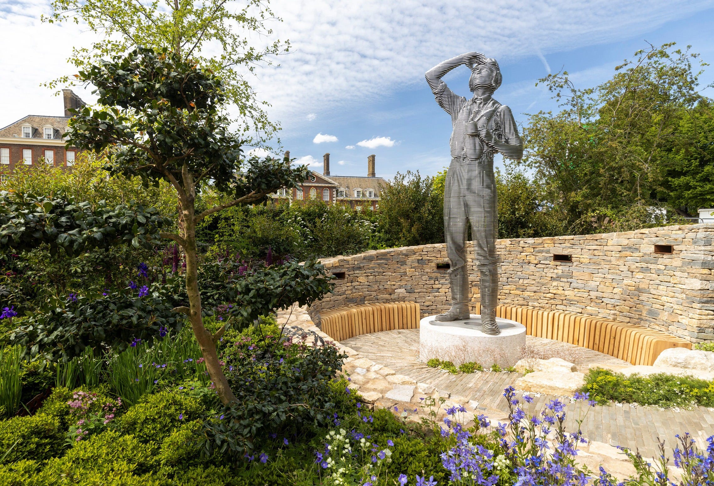 The RAF Benevolent Fund Garden, designed by John Everiss for the RHS Chelsea Flower Show 2022.